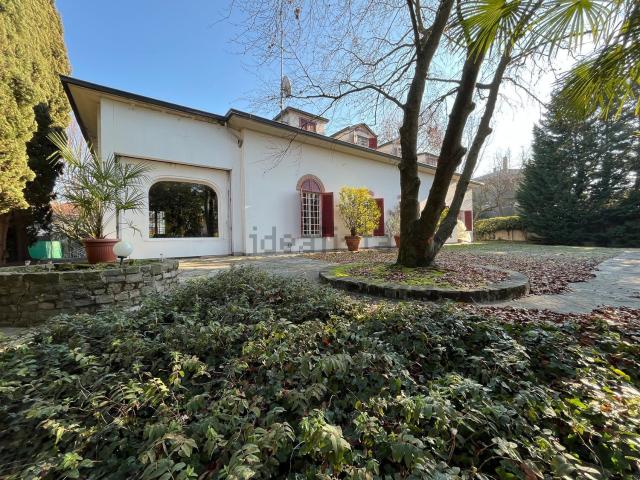 Case e ville in vendita di 842 m² in Via Bruno Gussoni