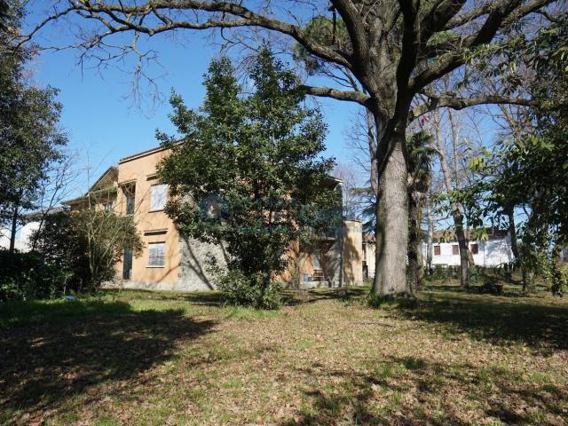 Case e ville in vendita di 844 m² in Via Petrosa, 373