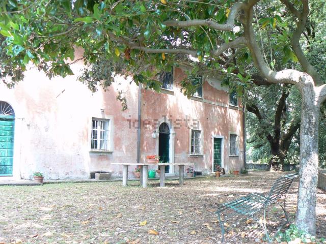Case e ville in vendita di 846 m²