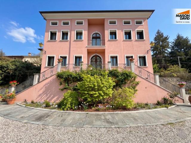 Case e ville in vendita di 847 m² in Via Louvigny, 29