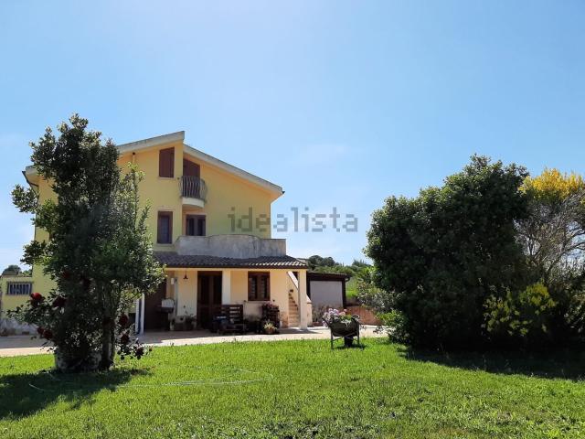 Case e ville in vendita di 84 m² in Strada Vicinale Mandra di l&apos Ainu, 41