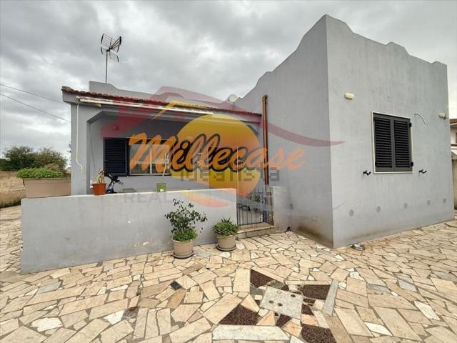 Case e ville in vendita di 84 m² in Via della Donzella
