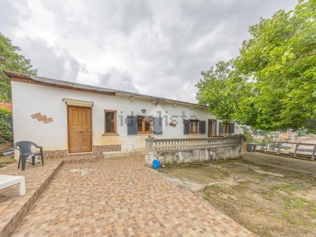 Case e ville in vendita di 84 m² in Via Giosuè Carducci, 8