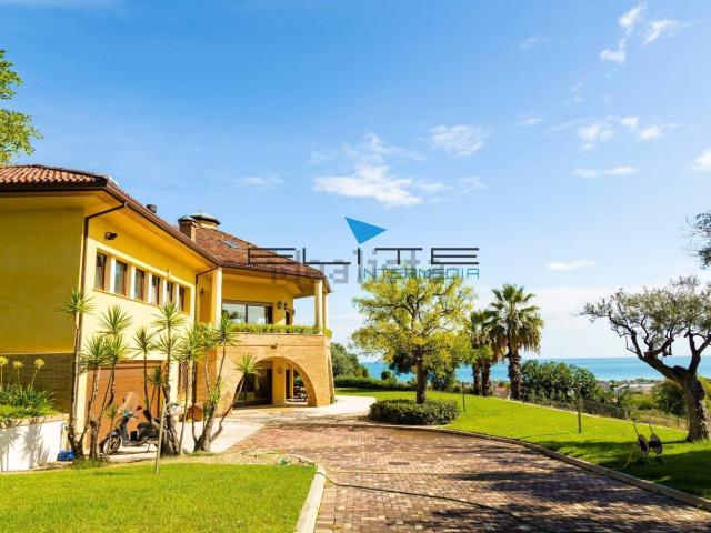 Case e ville in vendita di 850 m²