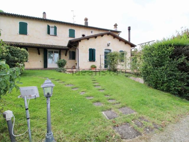 Case e ville in vendita di 850 m²