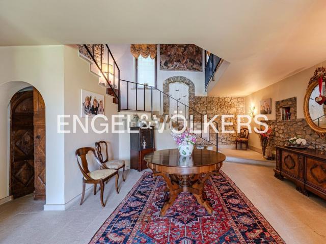 Case e ville in vendita di 850 m² in Via Casterna