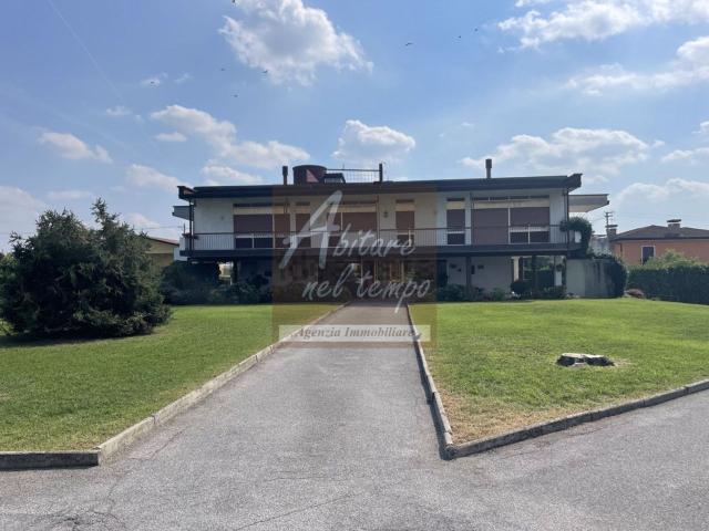 Case e ville in vendita di 850 m² in Via Guglielmo Marconi