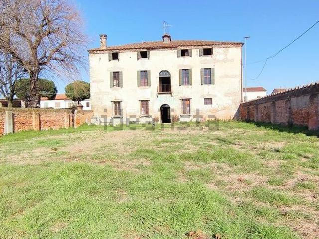 Case e ville in vendita di 850 m² in Via Roma, 73