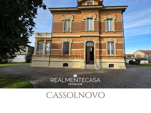 Case e ville in vendita di 850 m² in Via Roma