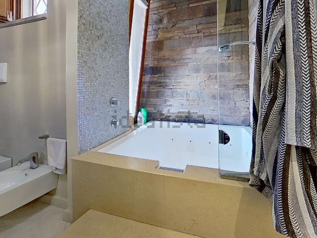 Case e ville in vendita di 850 m² in Corso Francesco Caracciolo