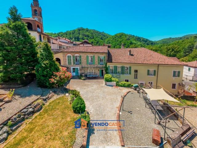 Case e ville in vendita di 852 m² in Piazza San Guido, 49