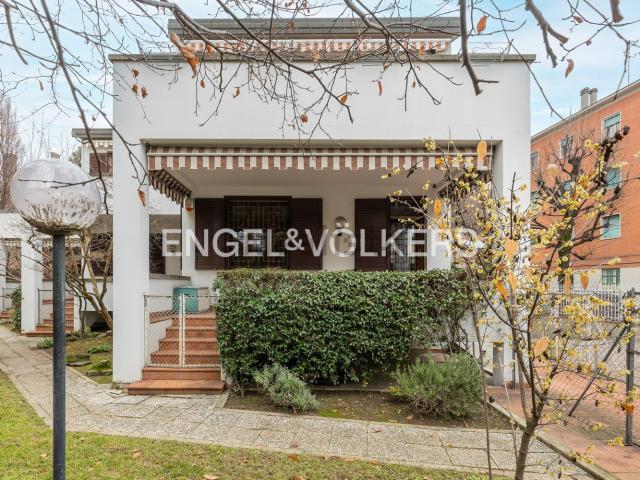 Case e ville in vendita di 855 m² in Via Michelino, 53