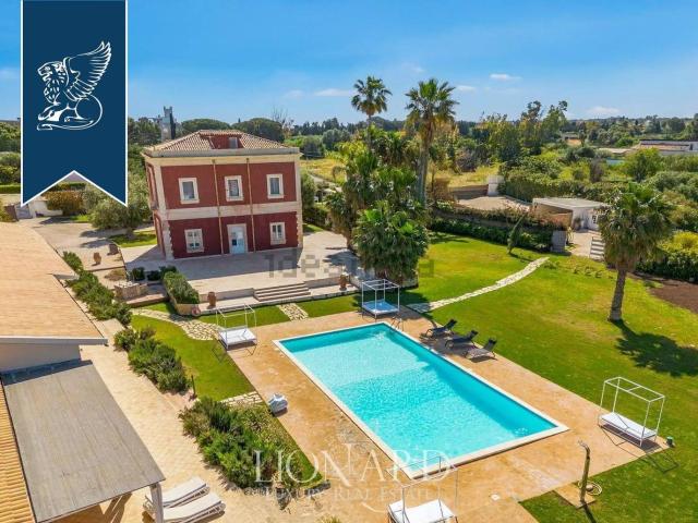 Case e ville in vendita di 858 m²