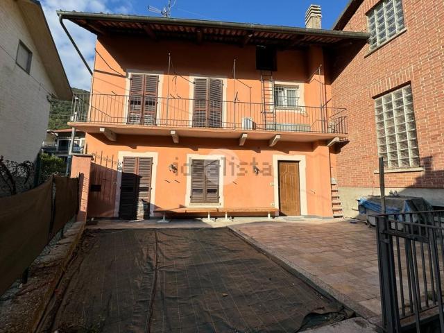 Case e ville in vendita di 85 m² in Via Alcide de Gasperi, 20