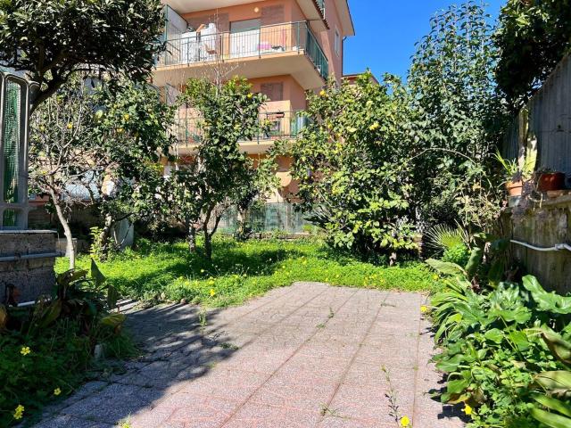 Case e ville in vendita di 85 m² in Via Armando Angelini