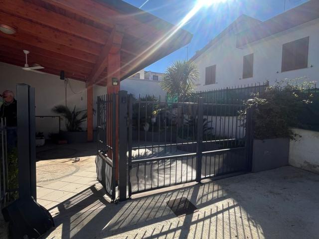 Case e ville in vendita di 85 m² in Via dei Gerani, 18