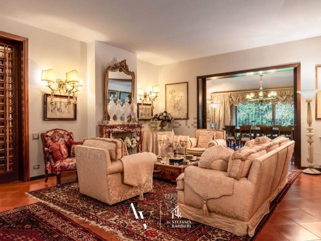 Case e ville in vendita di 860 m²
