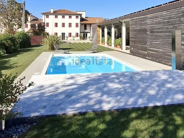 Case e ville in vendita di 860 m²