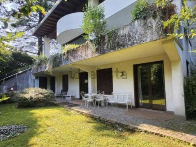 Case e ville in vendita di 861 m² in Via Campo Sportivo, 13
