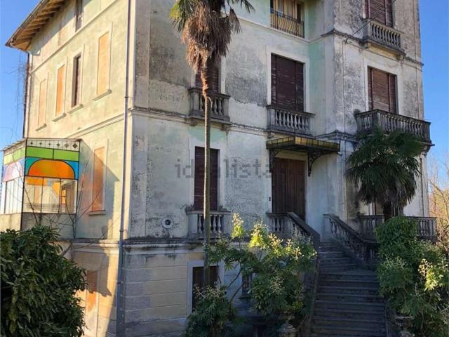Case e ville in vendita di 865 m²