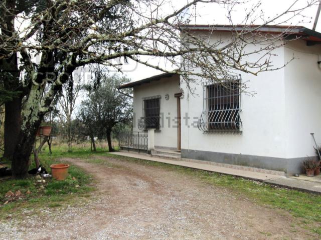 Case e ville in vendita di 86 m² in Via della Cascinaccia Querce