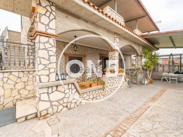 Case e ville in vendita di 86 m² in Via Oniferi, 69