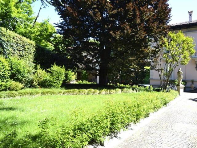 Case e ville in vendita di 870 m² in Viale Alcide de Gasperi