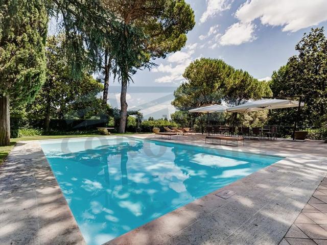 Case e ville in vendita di 879 m² in Via Monte Patrizio