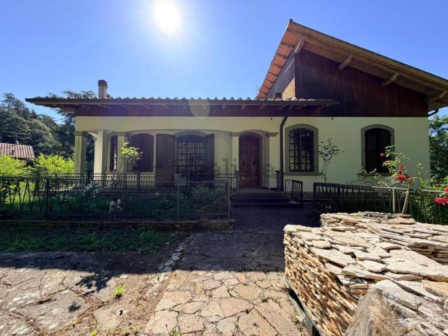 Case e ville in vendita di 880 m² in Via di Montemaggiore