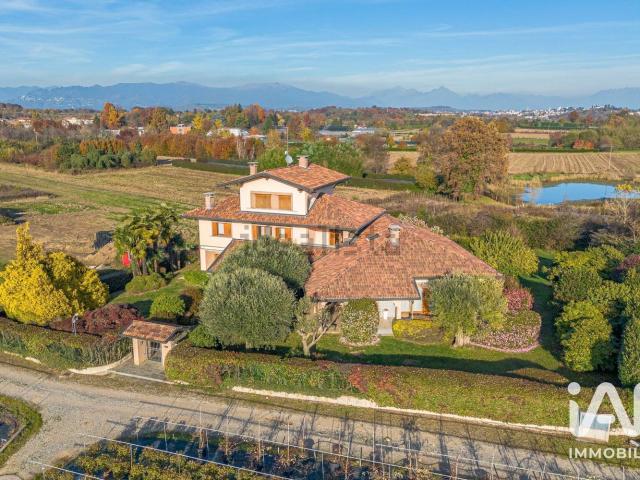 Case e ville in vendita di 880 m² in Via Statale dei Giovi, 2