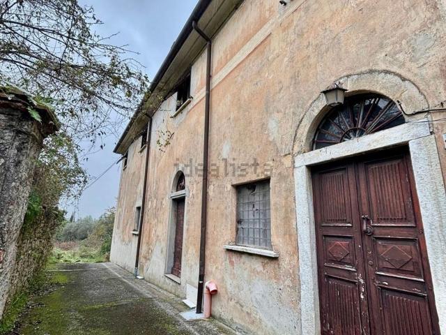 Case e ville in vendita di 881 m²