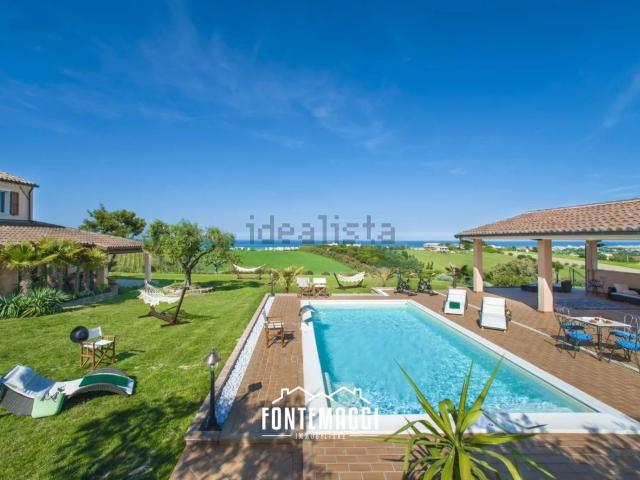 Case e ville in vendita di 885 m²