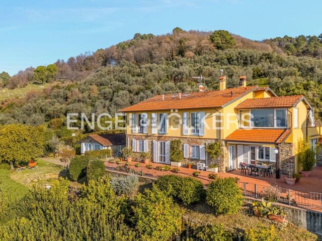 Case e ville in vendita di 890 m² in Via Provinciale, 291