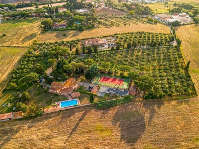 Case e ville in vendita di 891 m² in Via di Fioranello