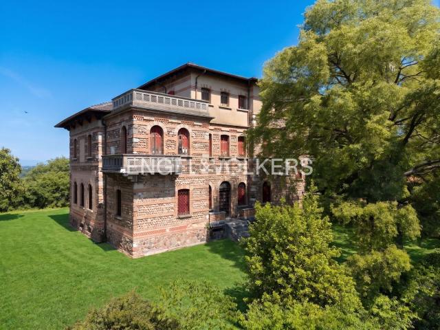 Case e ville in vendita di 895 m² in Via degli Scaligeri
