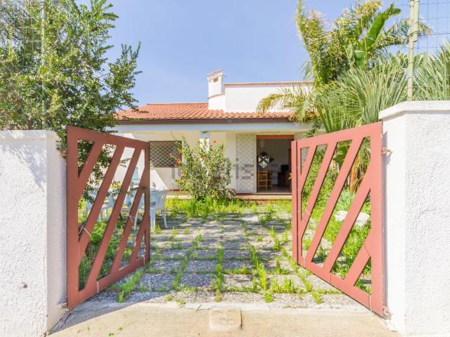Case e ville in vendita di 89 m² in Via Acquarica del Capo
