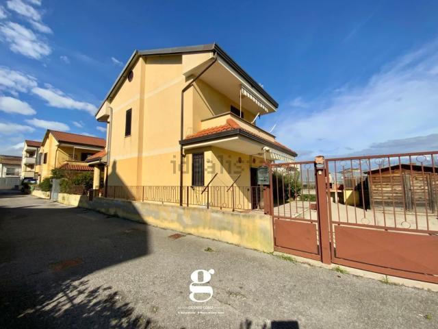 Case e ville in vendita di 93 m² in Via Arbosto