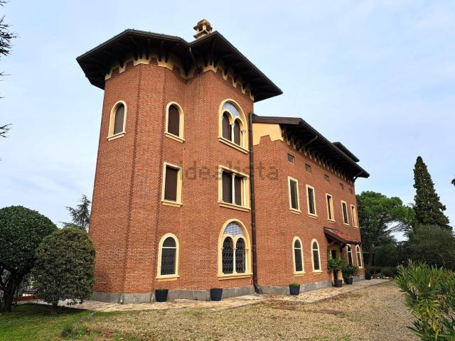 Case e ville in vendita di 900 m²