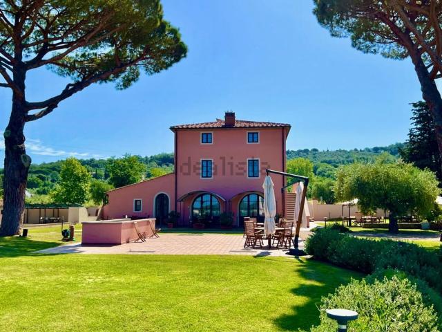 Case e ville in vendita di 900 m²