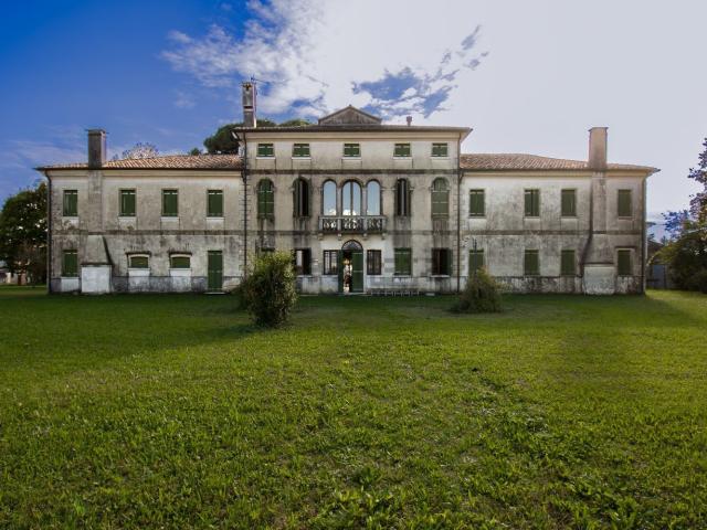 Case e ville in vendita di 900 m² in Via Canaceo, 63