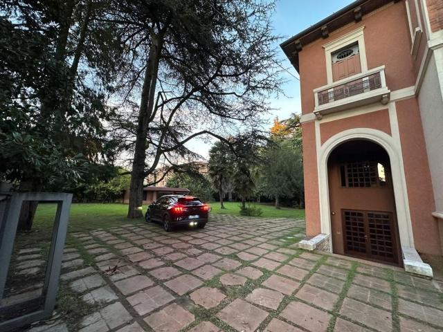Case e ville in vendita di 900 m² in Via G. MARCONI