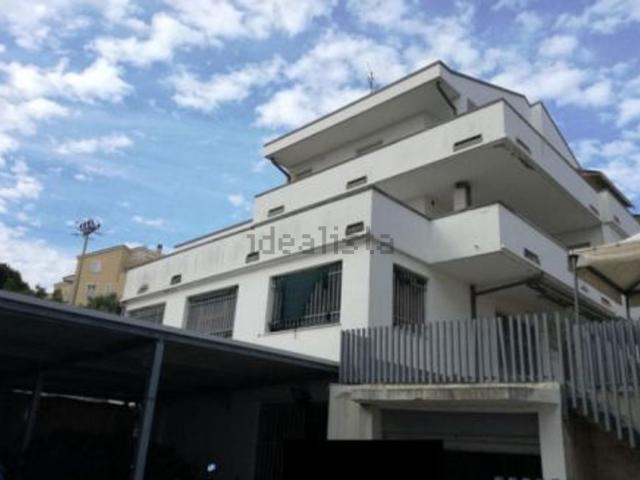Case e ville in vendita di 900 m² in Via G. Moschini, 48