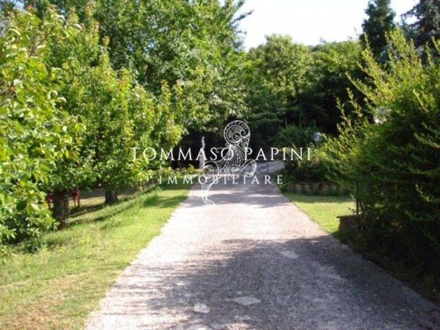 Case e ville in vendita di 900 m² in Via del Poggio A. Uccellini, 468