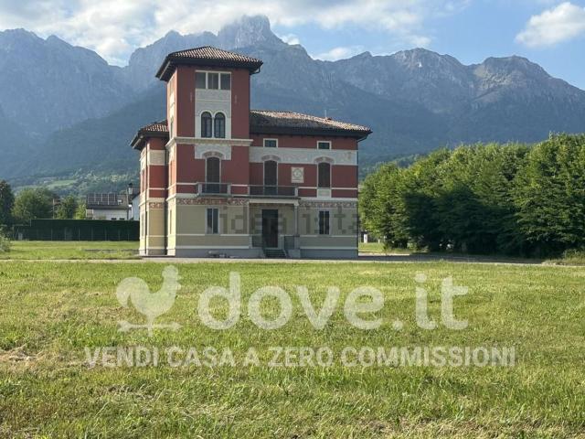 Case e ville in vendita di 900 m² in Via Feltre, 16