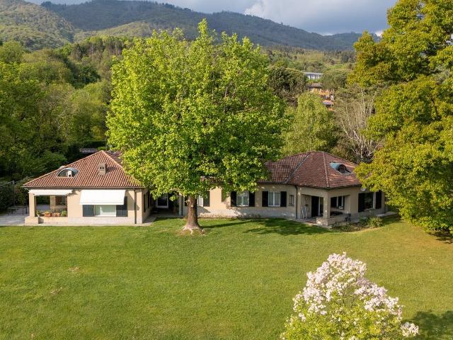 Case e ville in vendita di 900 m² in Via Monviso, 9