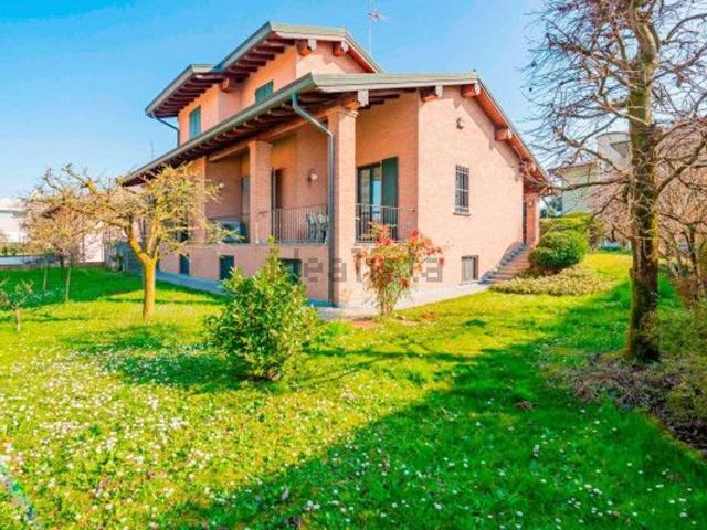 Case e ville in vendita di 900 m² in Via Sandro Pertini