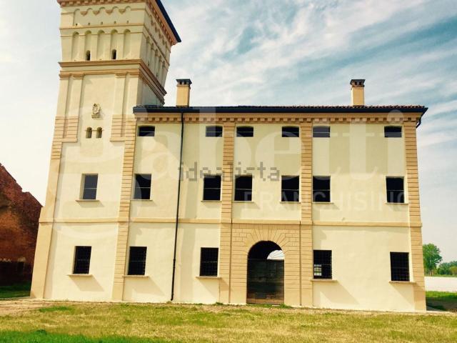 Case e ville in vendita di 900 m² in Via Vangadizza