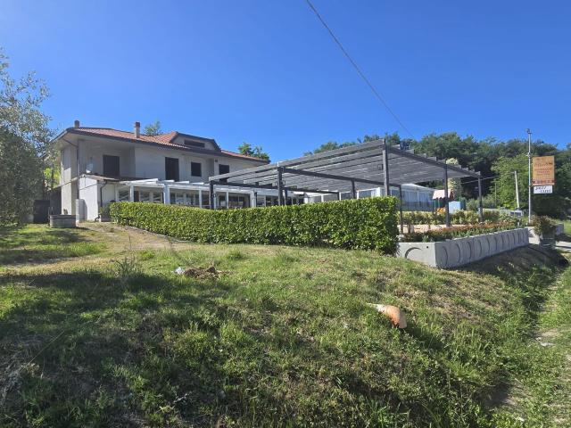 Case e ville in vendita di 900 m² in Contrada Val di Foro, 116