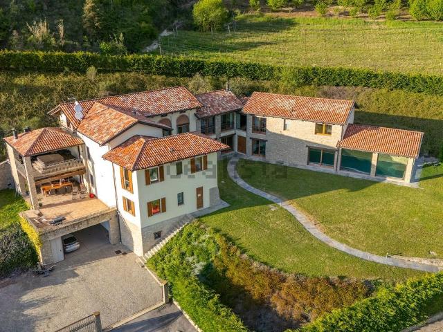 Case e ville in vendita di 900 m² in Corso Langhe