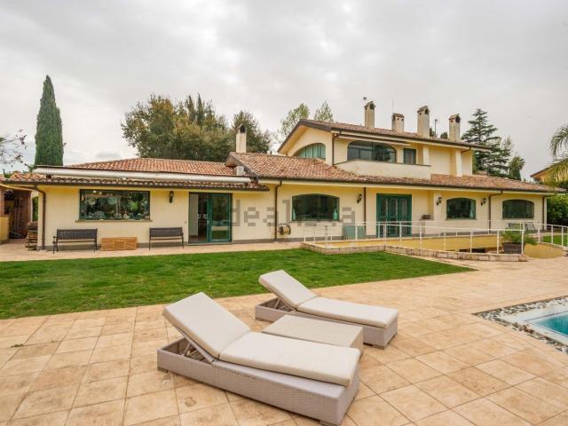 Case e ville in vendita di 900 m² in Largo Olgiata